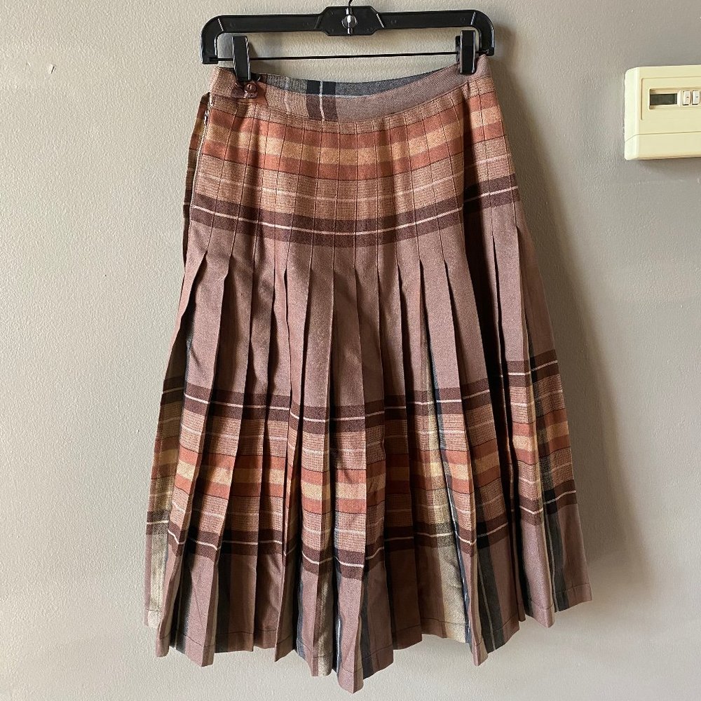 HIGHLAND QUEEN Vintage Reversible, Pleated Skirt; EUC - Picture 3 of 8